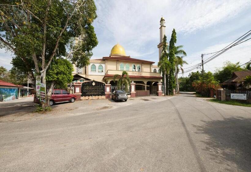 בית מלון כפרי Oyo 91004 Homestay Masjid At Taqwa
