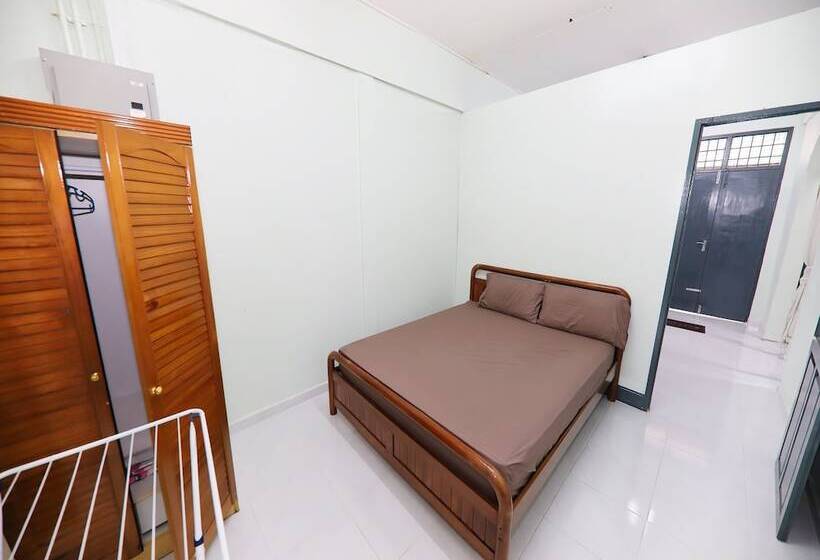 בית מלון כפרי Oyo 91004 Homestay Masjid At Taqwa