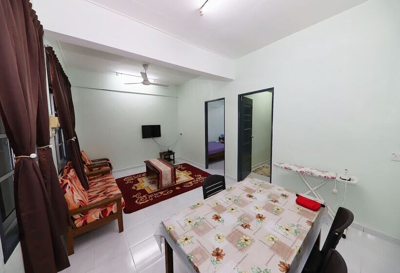 בית מלון כפרי Oyo 91004 Homestay Masjid At Taqwa