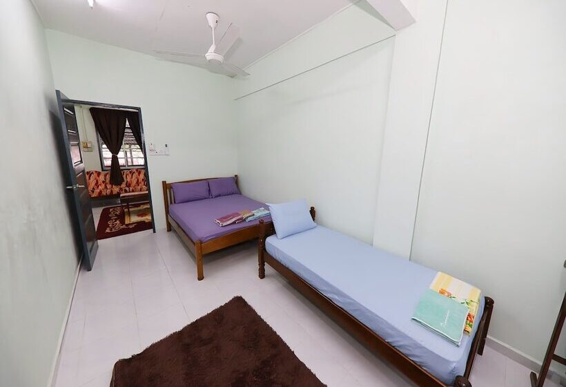 בית מלון כפרי Oyo 91004 Homestay Masjid At Taqwa