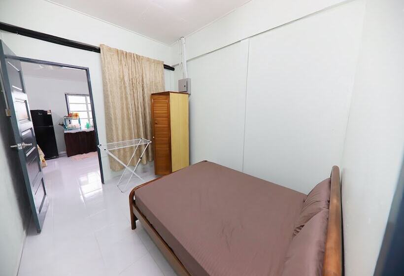 בית מלון כפרי Oyo 91004 Homestay Masjid At Taqwa