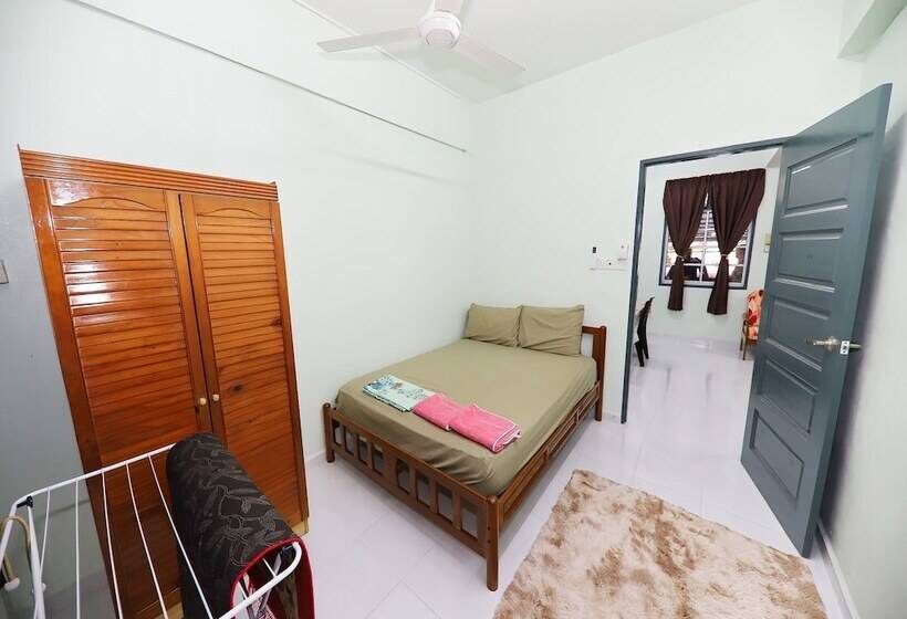 בית מלון כפרי Oyo 91004 Homestay Masjid At Taqwa