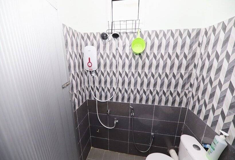 בית מלון כפרי Oyo 91004 Homestay Masjid At Taqwa