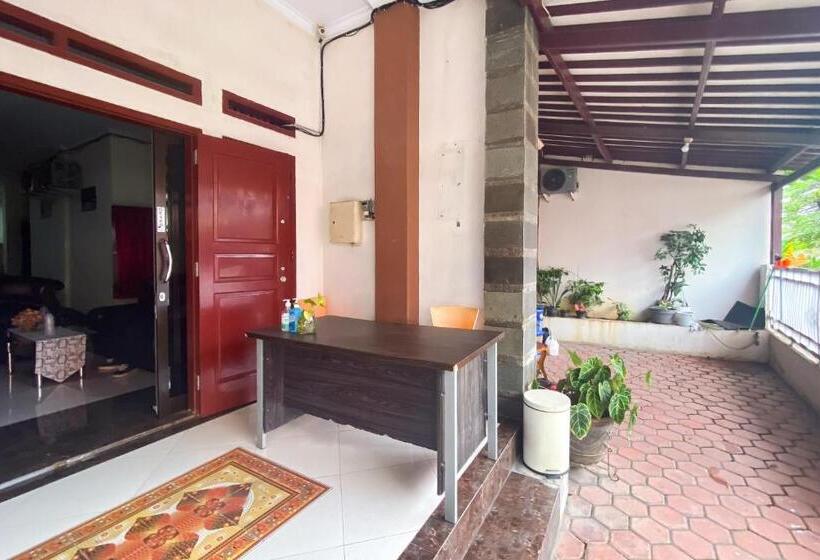 בית מלון כפרי Wisma Falira Serang Syariah Mitra Reddoorz