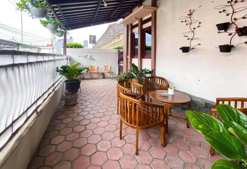 בית מלון כפרי Wisma Falira Serang Syariah Mitra Reddoorz