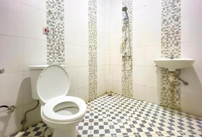 בית מלון כפרי Wisma Falira Serang Syariah Mitra Reddoorz