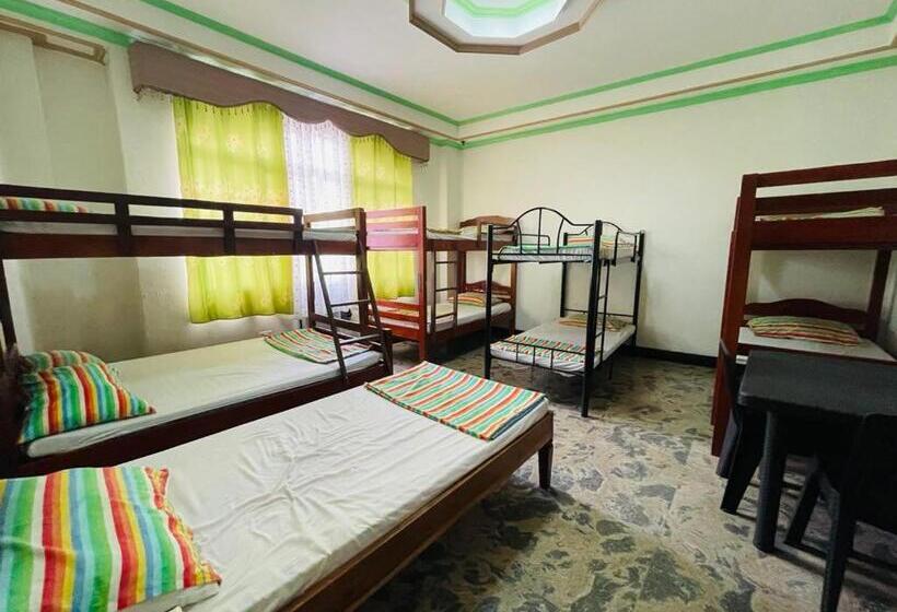 פנסיון Chelsiefaye Guesthouse