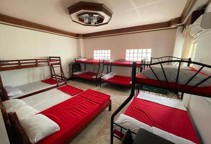 פנסיון Chelsiefaye Guesthouse