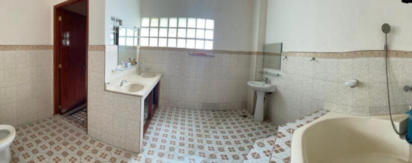 פנסיון Chelsiefaye Guesthouse