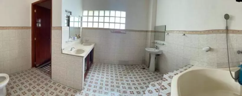 Majatalo Chelsiefaye Guesthouse