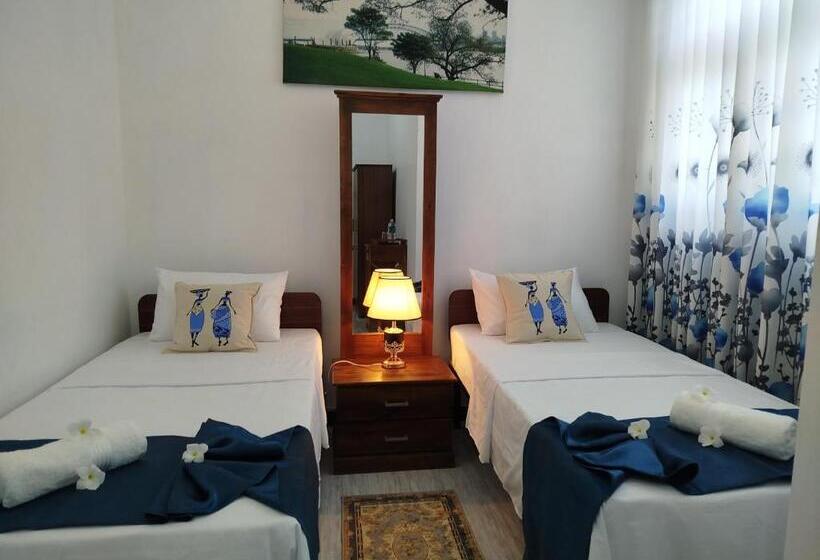 פנסיון Cosy White Palace