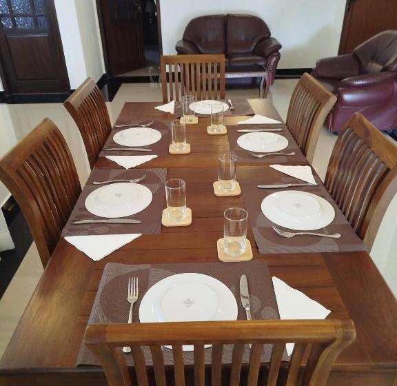 פנסיון Cosy White Palace