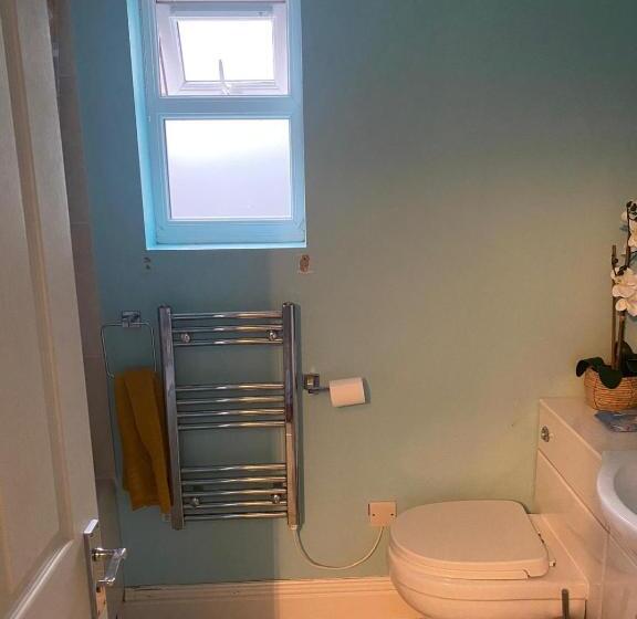 פנסיון Home From Home