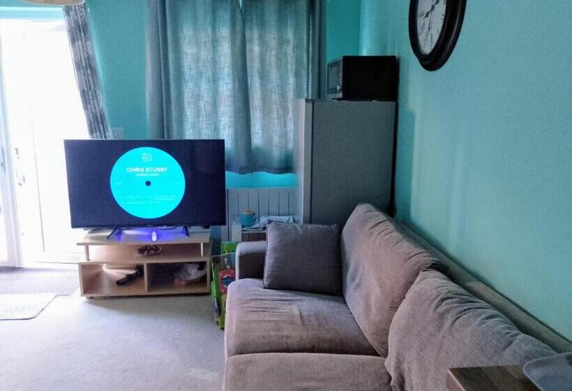 פנסיון Home From Home