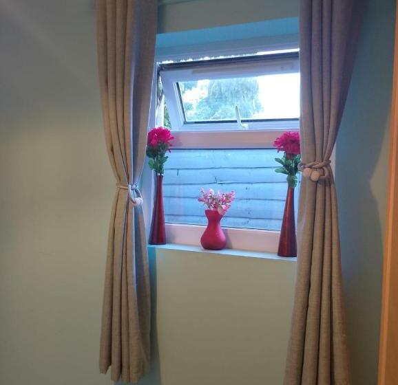 פנסיון Home From Home