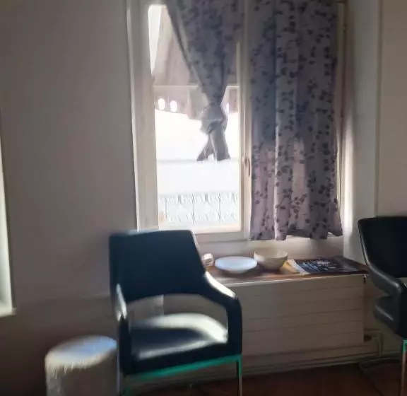 ユースホステル Bed In Shared Vintage Room, Old Town, Kitchen ,no Net