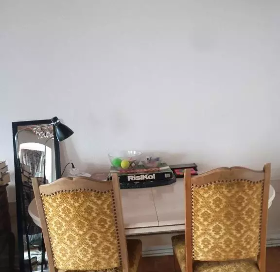 ユースホステル Bed In Shared Vintage Room, Old Town, Kitchen ,no Net