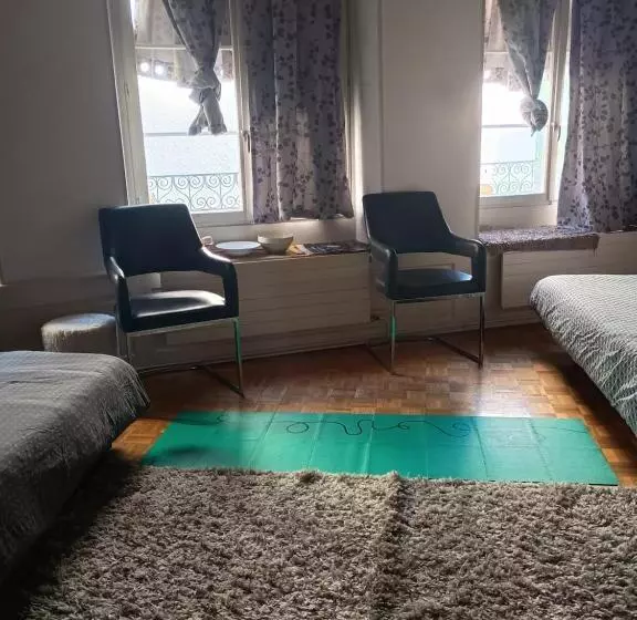ユースホステル Bed In Shared Vintage Room, Old Town, Kitchen ,no Net