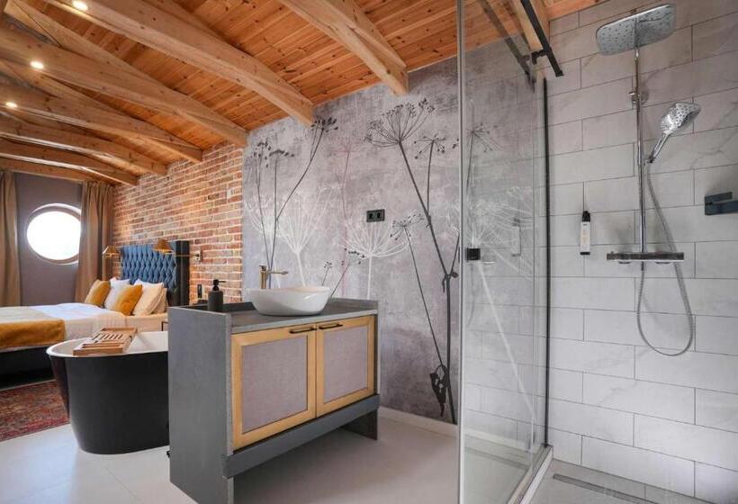 مبيت وإفطار Chachacha House Vendégház