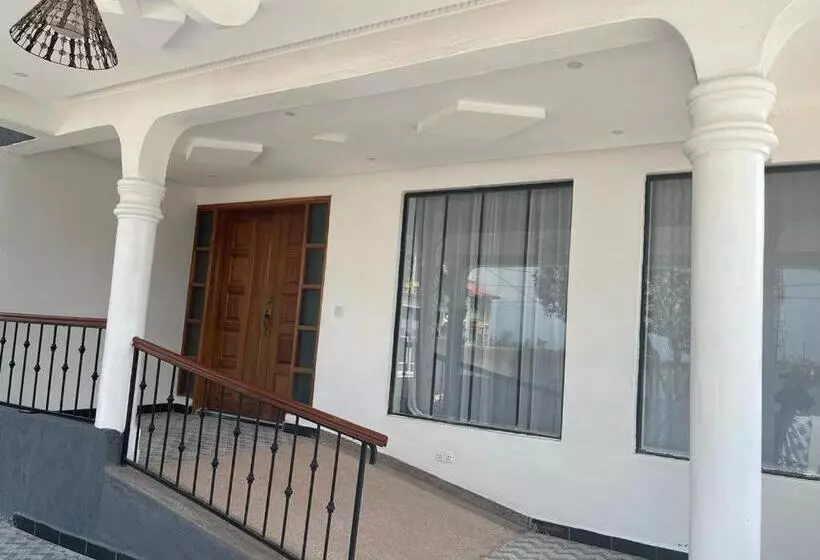 تختخواب و صبحانه The Nest 7br