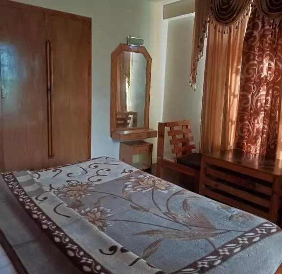 هتل Compare Royal Inn