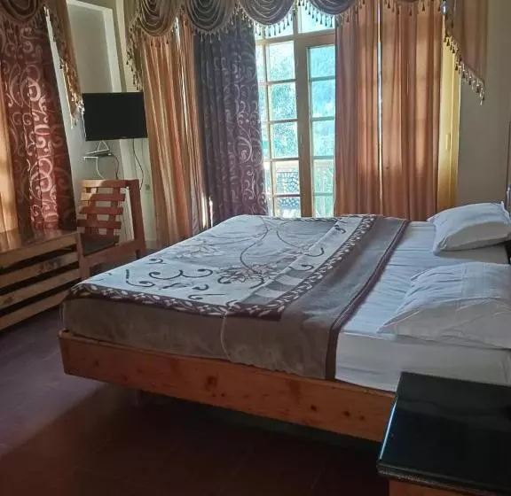 هتل Compare Royal Inn