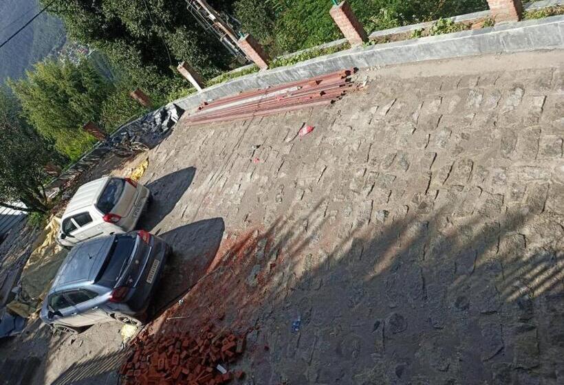 Отель Compare Royal Inn