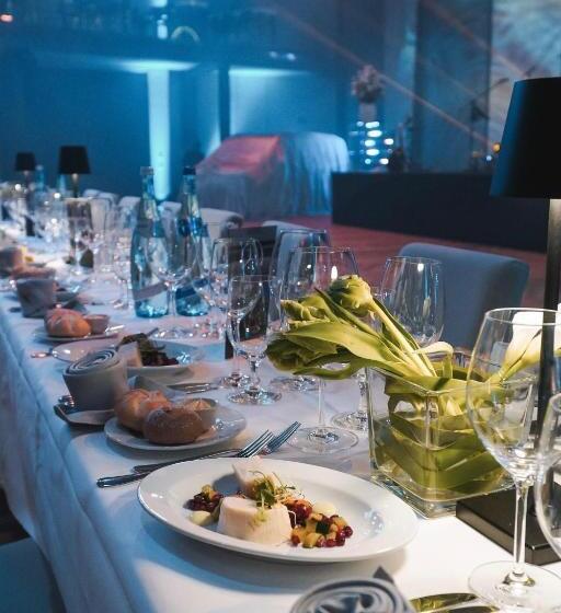 فندق Im Zentrum Für Visionen