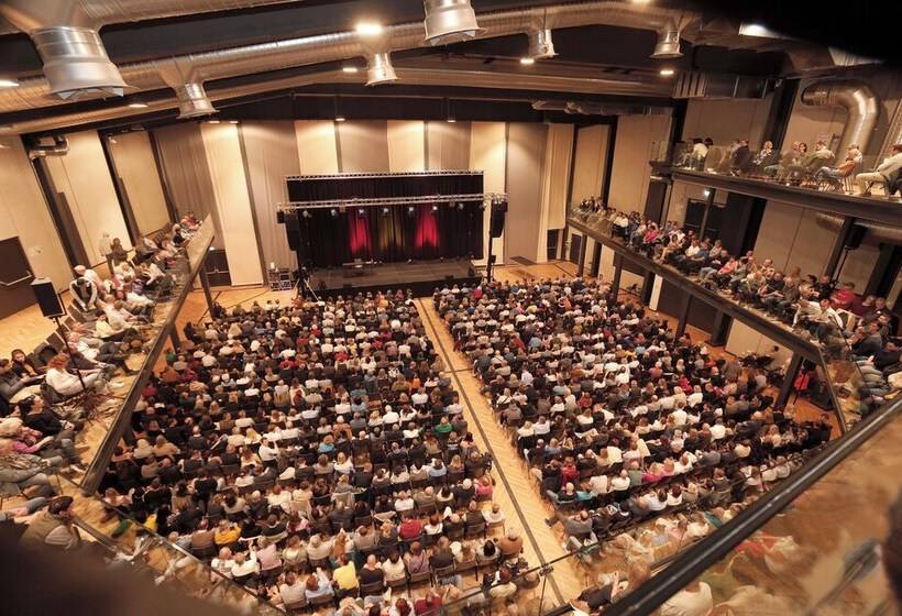 فندق Im Zentrum Für Visionen