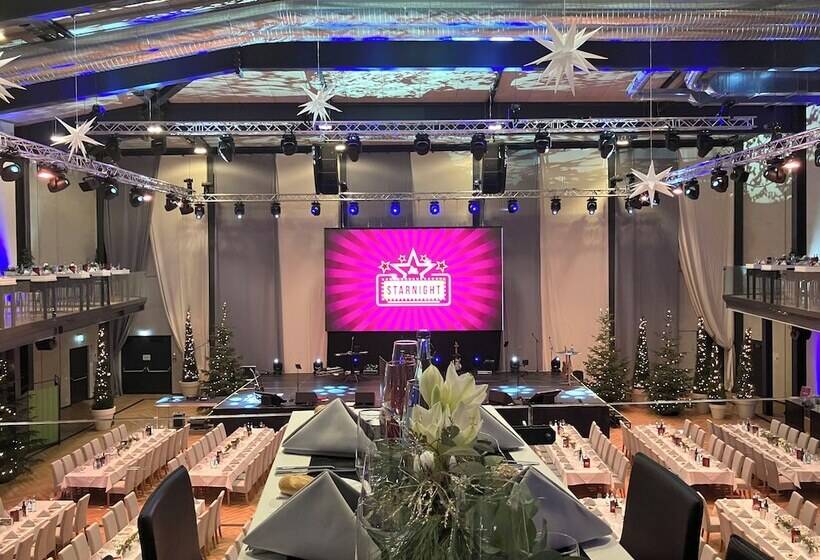 فندق Im Zentrum Für Visionen