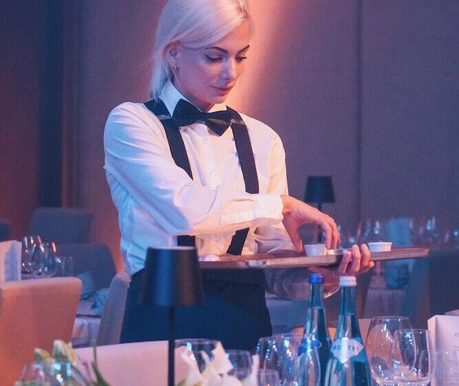 فندق Im Zentrum Für Visionen