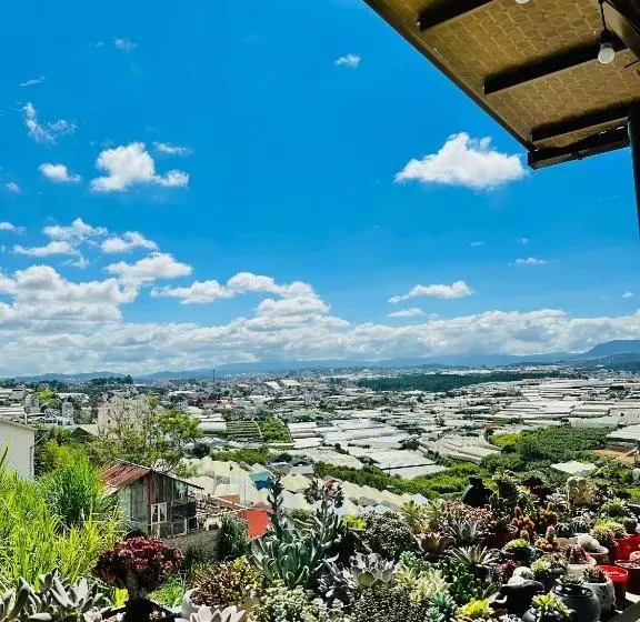 هتل Nhà Của Gió Homestay Săn Mây