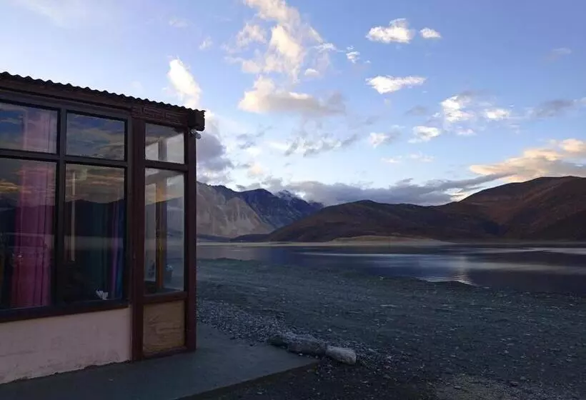 Hotelli Pangong Rainbow Cottage