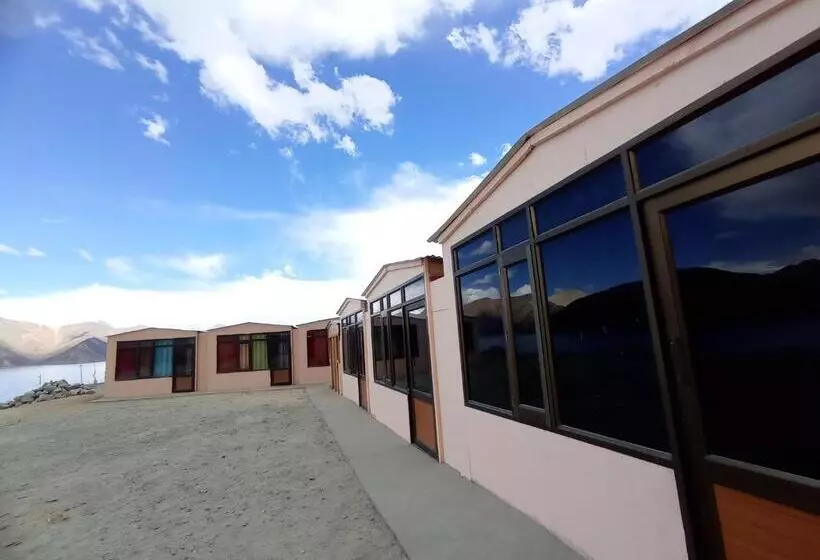 Hotelli Pangong Rainbow Cottage