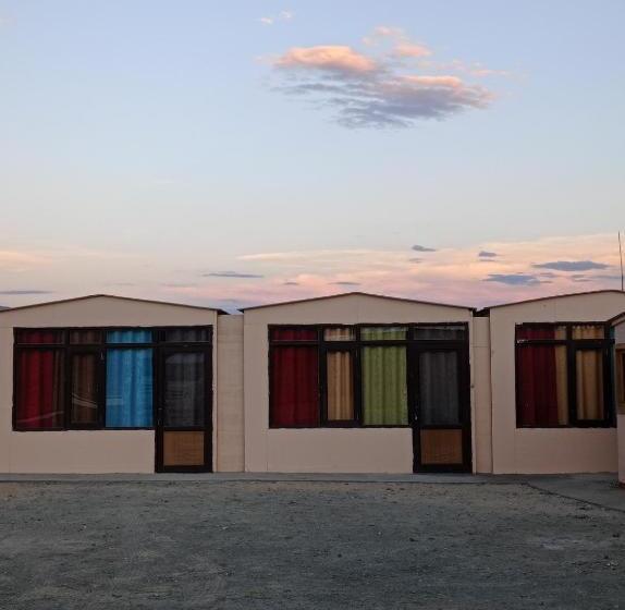 Hotel Pangong Rainbow Cottage