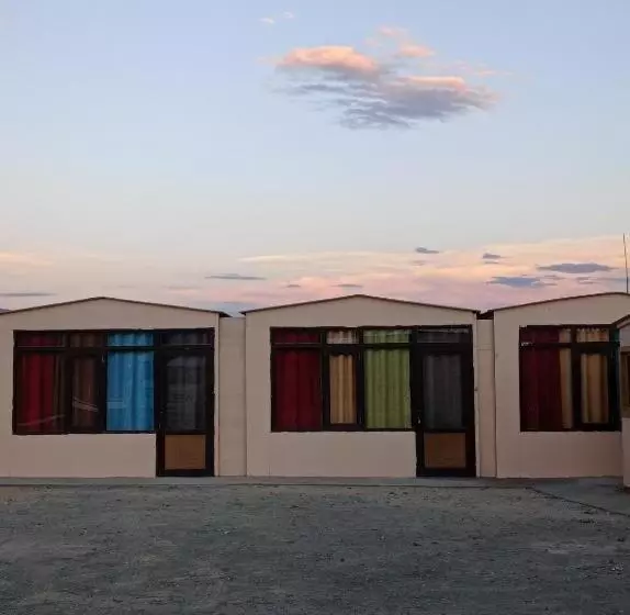 Hotelli Pangong Rainbow Cottage