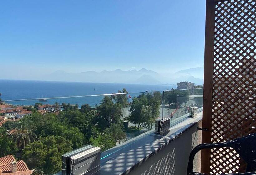 هتل Royal Homes 702