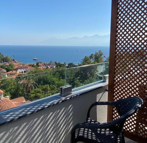 هتل Royal Homes 702