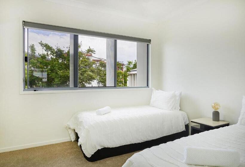 Пансион Bond Uni Guest House