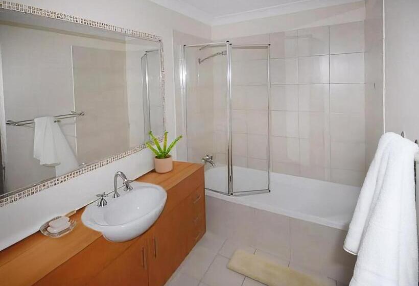 Пансион Bond Uni Guest House