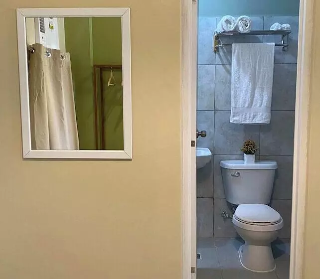 Retkeilymaja La Patria Baybay Tourist Inn Powered By Cocotel