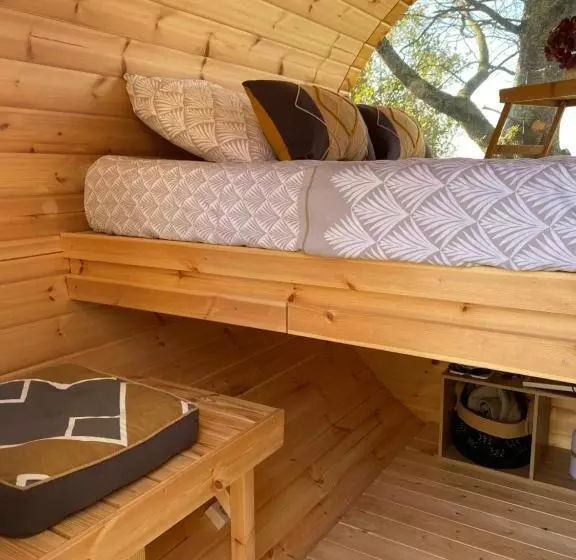 Aamiaismajoitus (B&B) L Enclave Insolite   Cabanes Avec Piscine Et Bains Nordiques