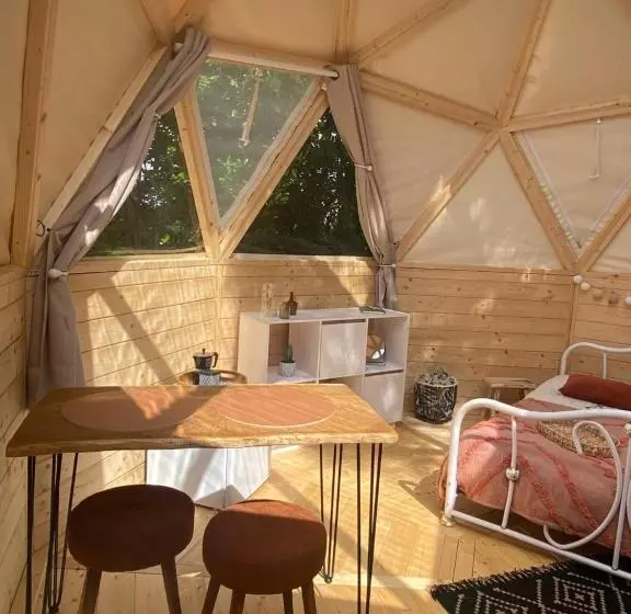 Aamiaismajoitus (B&B) L Enclave Insolite   Cabanes Avec Piscine Et Bains Nordiques