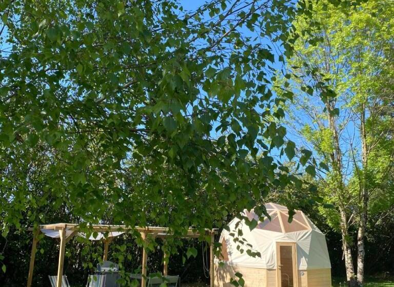 צימר L Enclave Insolite Cabanes Avec Piscine Et Bains Nordiques