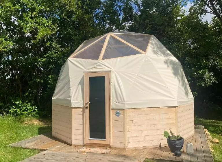 Aamiaismajoitus (B&B) L Enclave Insolite   Cabanes Avec Piscine Et Bains Nordiques