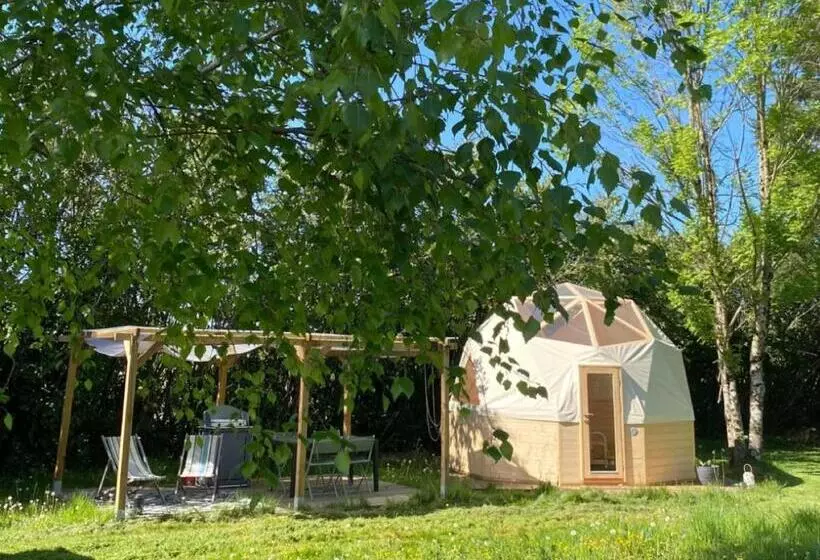 Aamiaismajoitus (B&B) L Enclave Insolite   Cabanes Avec Piscine Et Bains Nordiques