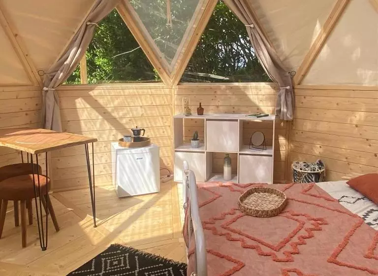 Aamiaismajoitus (B&B) L Enclave Insolite   Cabanes Avec Piscine Et Bains Nordiques