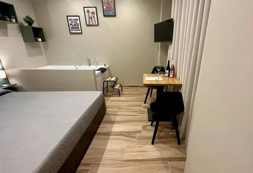 تختخواب و صبحانه Qualora Room & Suite