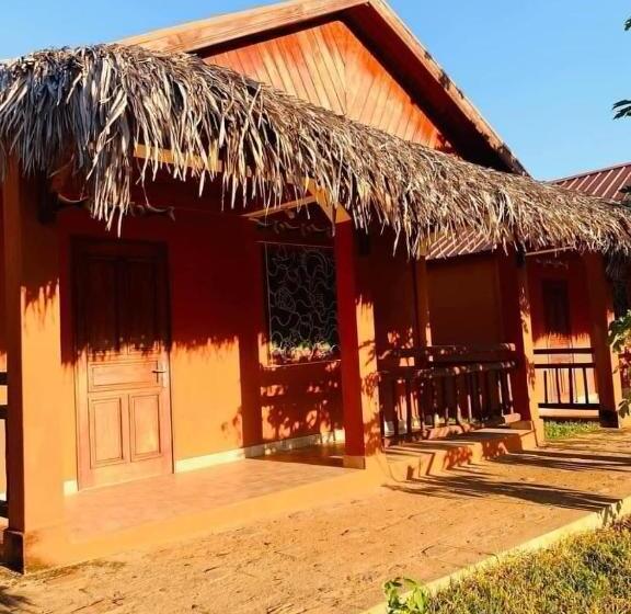 تختخواب و صبحانه Rivatsara