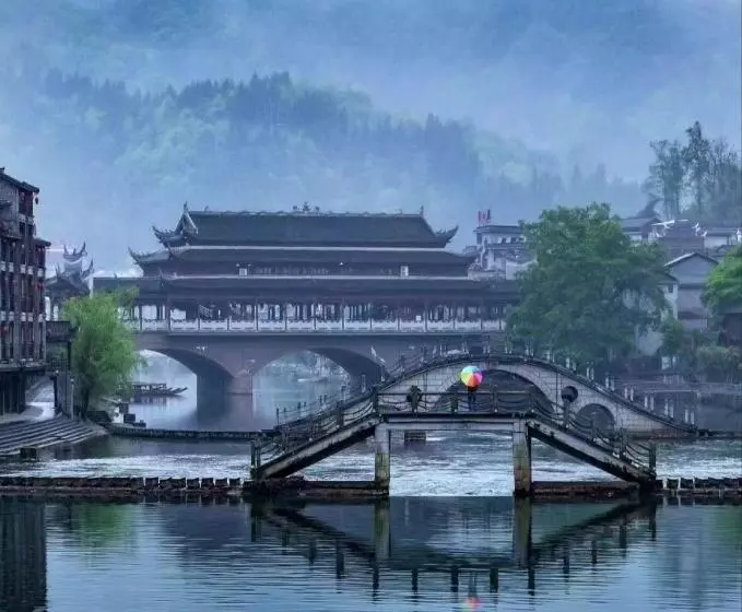 Majatalo 聚贤居客栈 Fenghuang Juxianju Inn